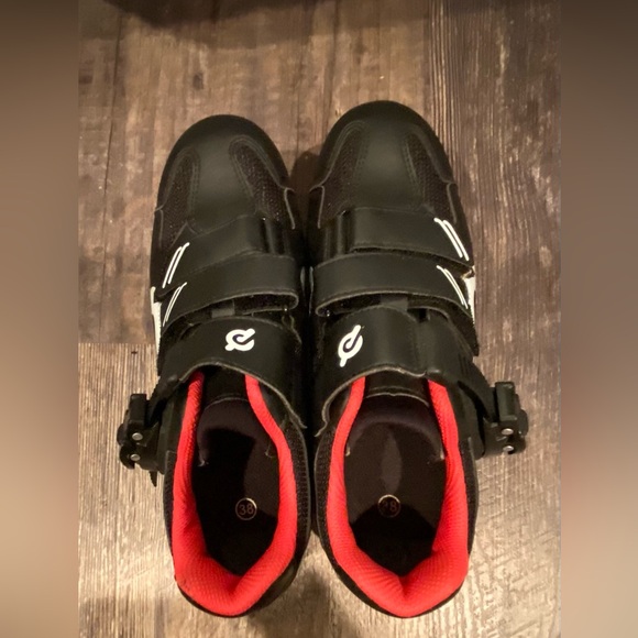 Women’s Black Cycling Shoes with Red Interior - Picture 6 of 7